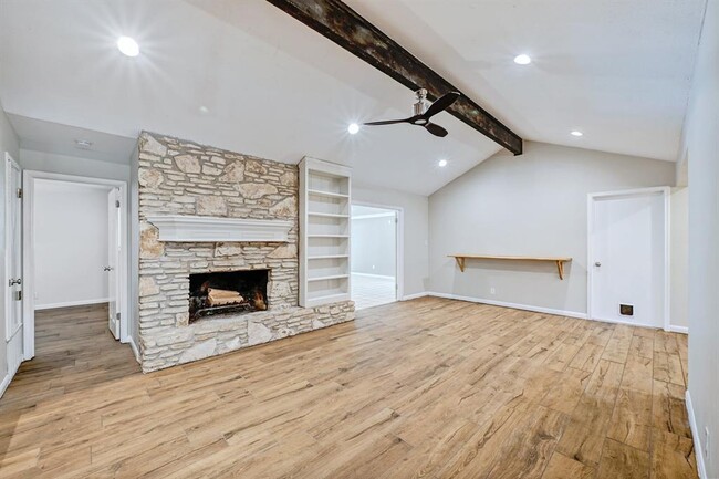 Building Photo - 9403 Longvale Dr