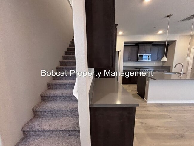 Building Photo - 860 Furlong Dr