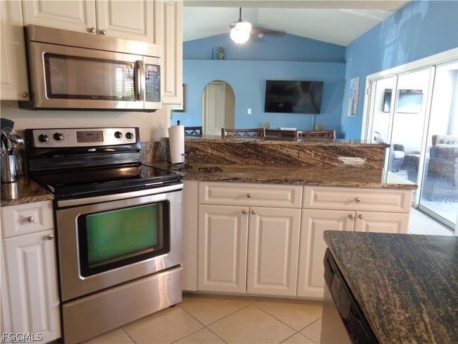 Building Photo - 2127 SW 52nd Ln