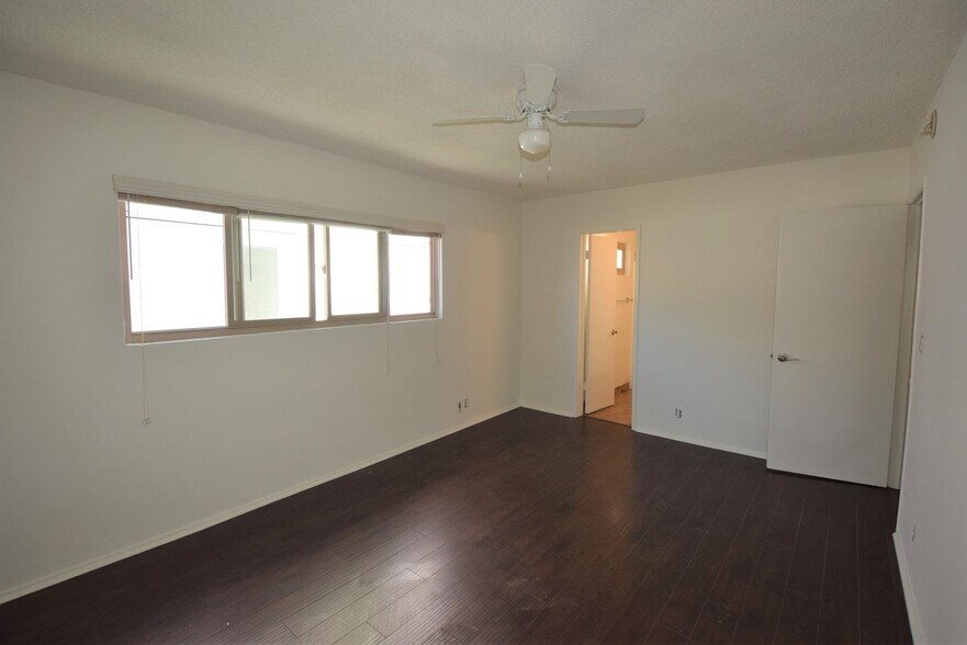 Building Photo - 10745 Hortense St