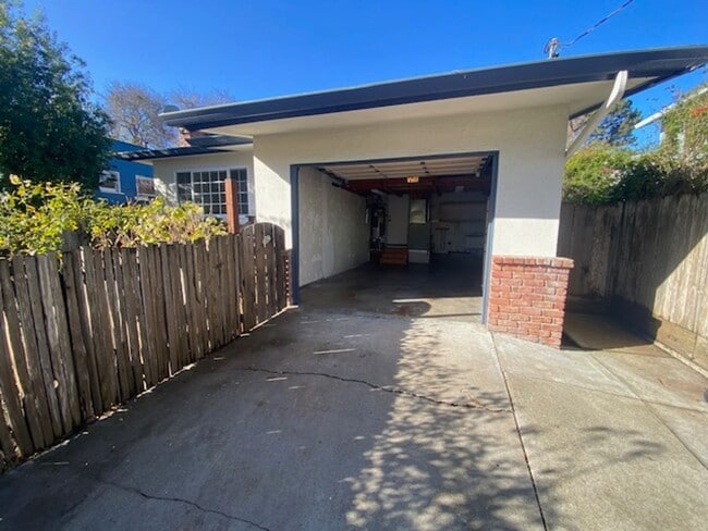 Building Photo - Charming Monterey Home