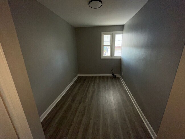 Building Photo - 4 Copperfield Ave
