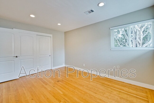 Building Photo - 661 Channing Ave