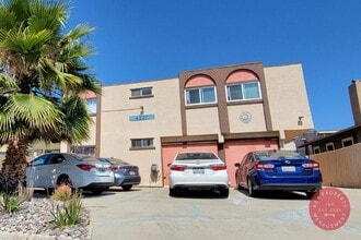 Building Photo - Centrally Located 2 Bed 1 Bath, Normal Hei...