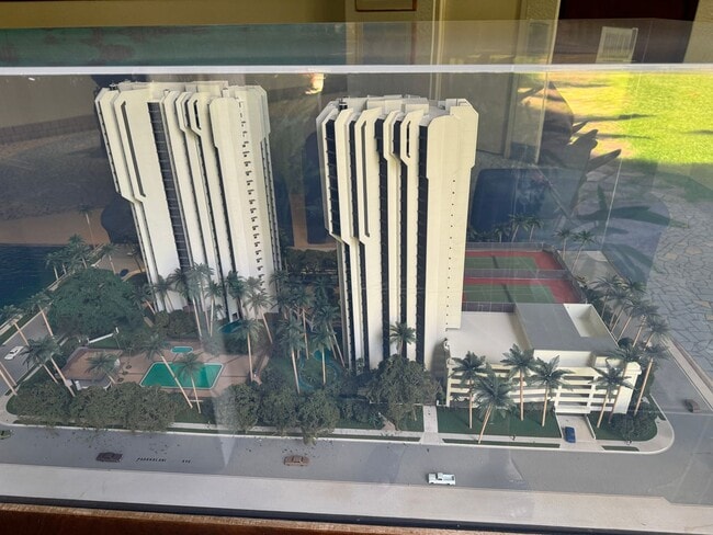 Building Photo - LILIUOKALANI GARDENS, STUDIO/1/1, FULL KITCHEN, GARDEN VIEWS