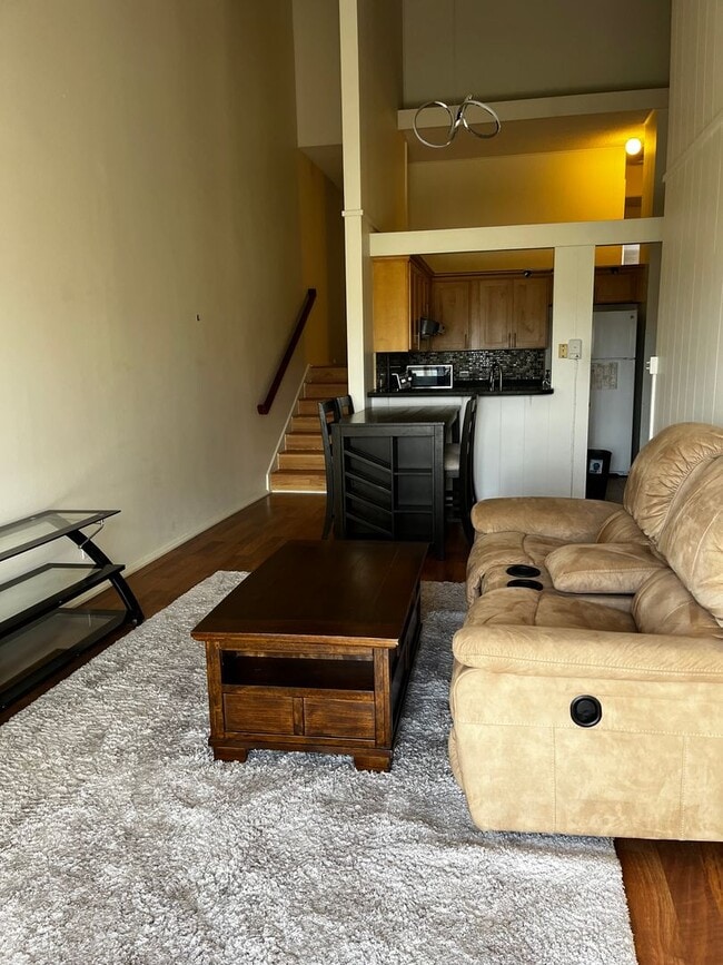 Building Photo - Spacious 3-Bedroom, 2-Bath Townhouse in Gr...