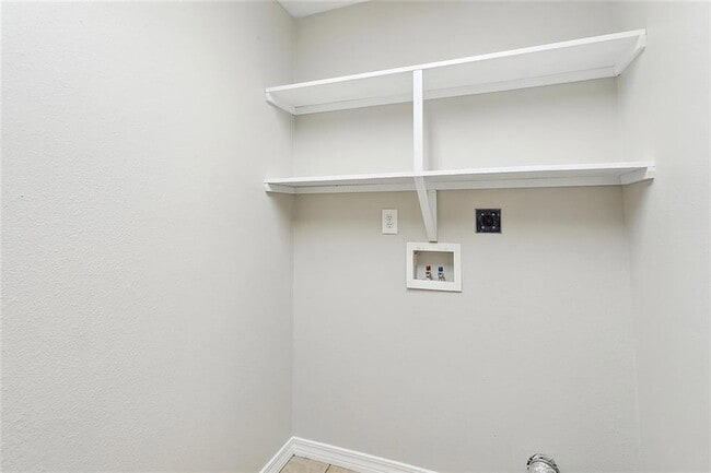 Building Photo - 530 Northshore Ln