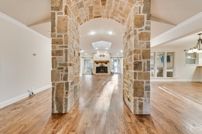 Building Photo - Spacious Elegance 5-Bed, 4.5-Bath Home with outside oasis