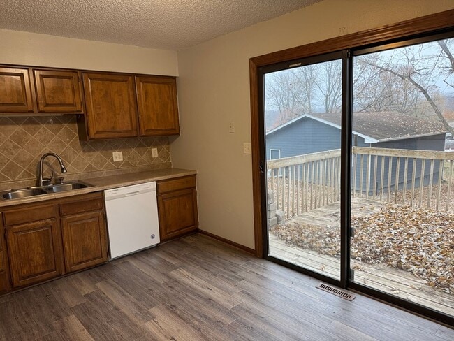 Building Photo - 2 bedroom duplex