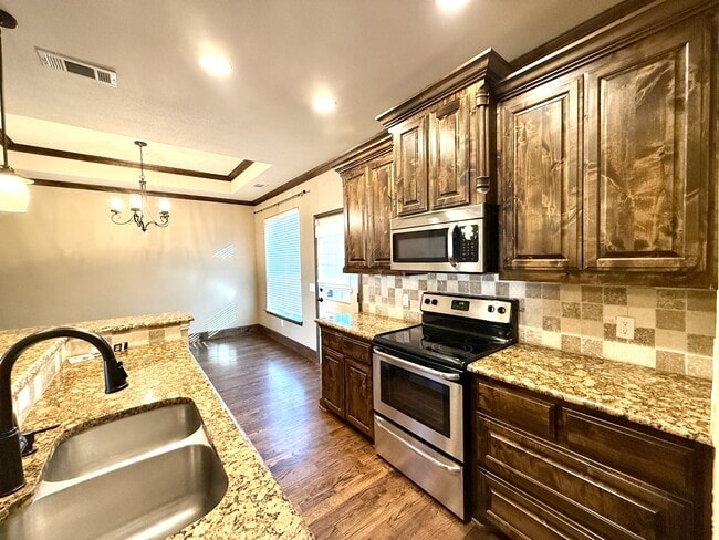 Building Photo - 414 Hidden Path