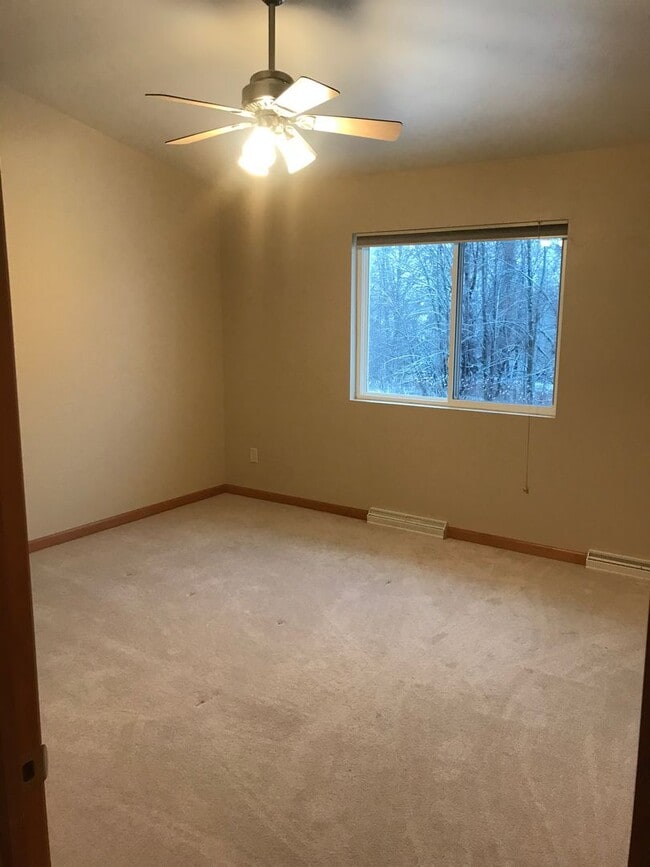 Building Photo - 2100 River Point Ct