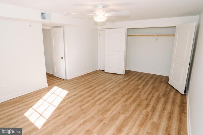 Building Photo - 380 Broadview Ave