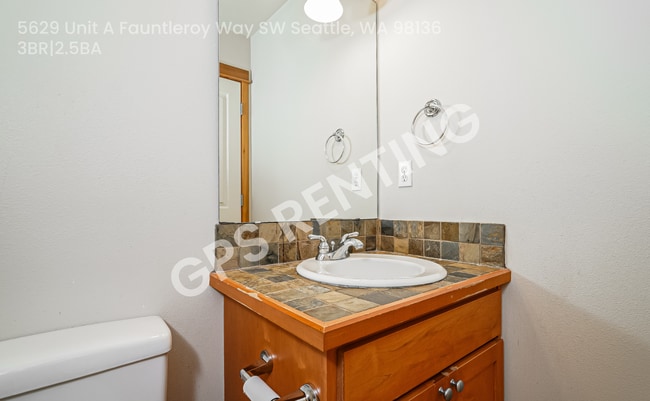 Building Photo - 5629 Fauntleroy Way SW
