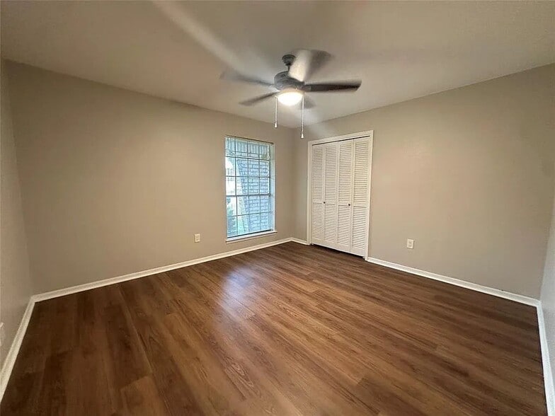 Building Photo - 12139 Huntington Park Dr