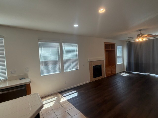 Building Photo - Gorgeous 3 Bedroom 2.5 Bathroom Plus Loft