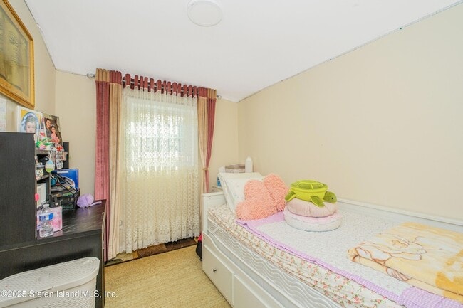 Building Photo - 453 Dongan Hills Ave