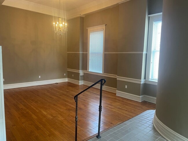 Building Photo - 1025 Church St