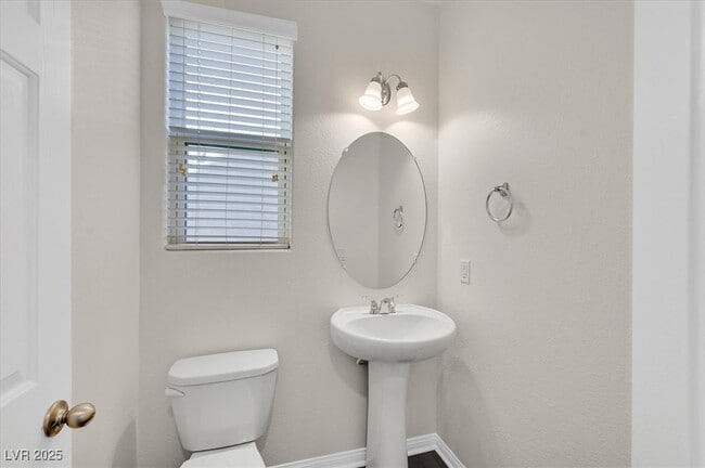 Building Photo - 10635 Seasonable Dr