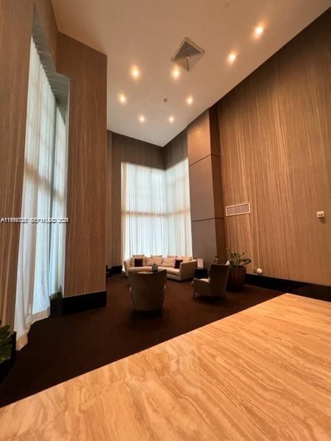 Building Photo - 950 Brickell Bay Dr