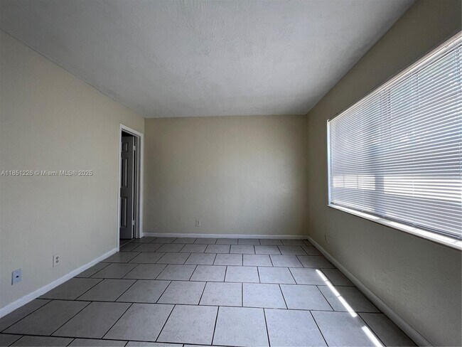 Building Photo - 7625 Tam Oshanter Blvd