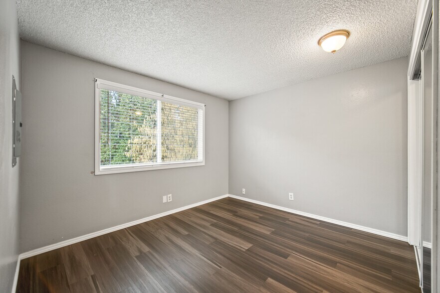 Building Photo - 7012 NE 43rd St
