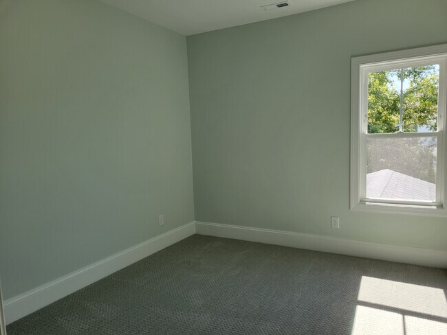 Building Photo - 3901 Harkers Way