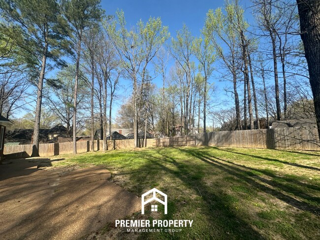 Building Photo - Grand 4BR/2.5BA Executive Home in Cordova | 2,700 Sq Ft, Bay Window & Spa Suite