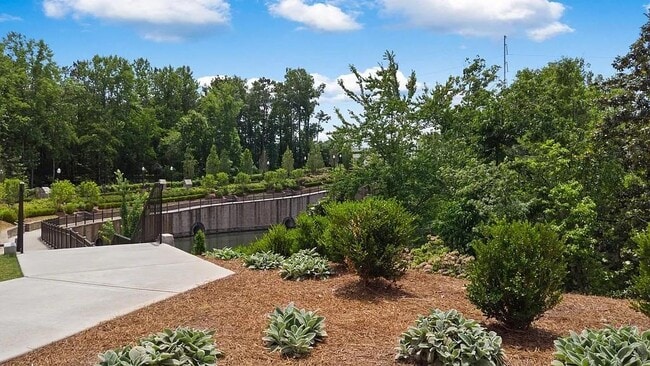 Building Photo - 6605 Beacon Dr