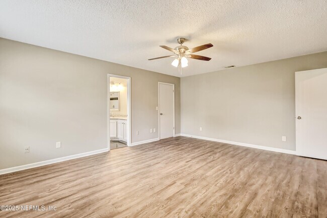 Building Photo - 10855 Mandarin Station Dr W