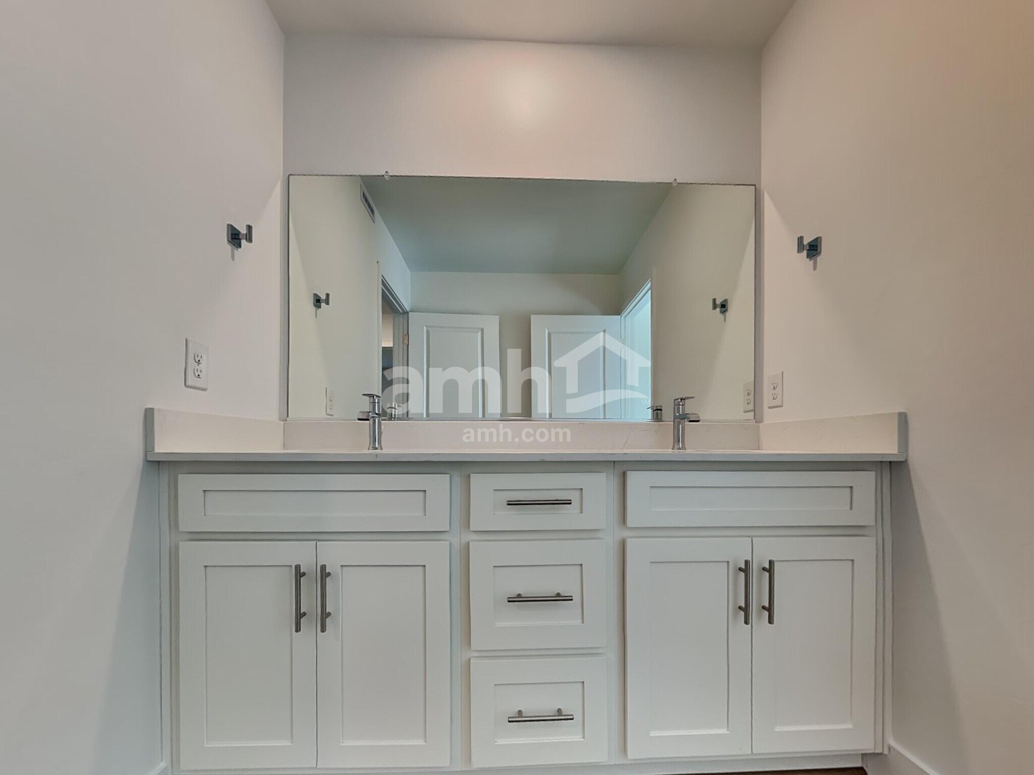 Building Photo - 9660 Harkes Dr