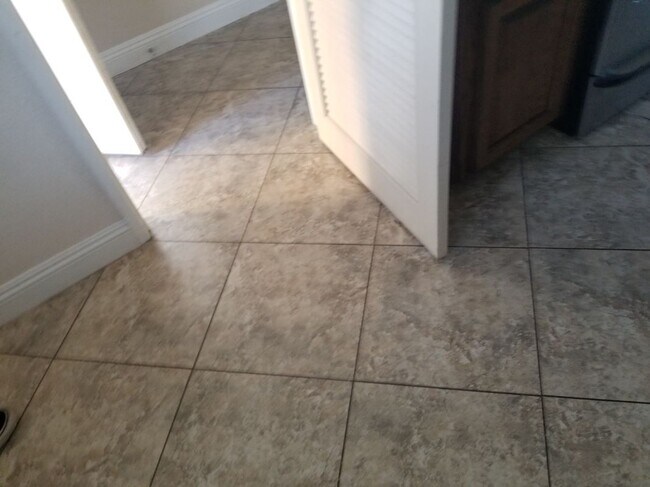 Building Photo - 10943 Countryview