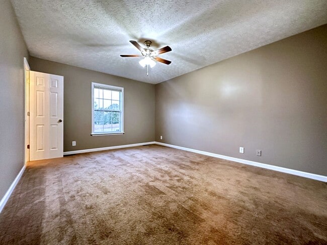 Building Photo - Single-Family in Oak Grove, KY--Deck and L...