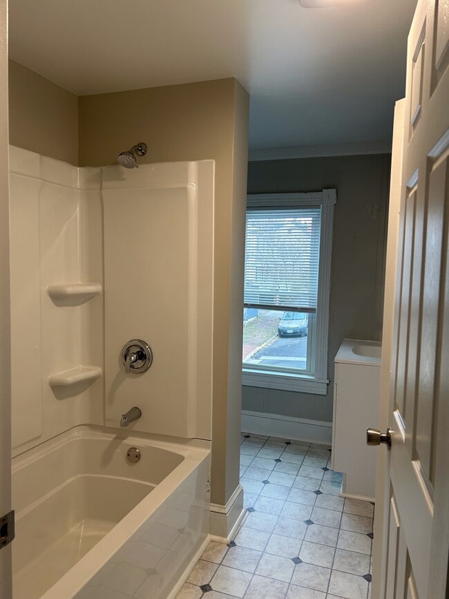 Building Photo - 520 S Kent St