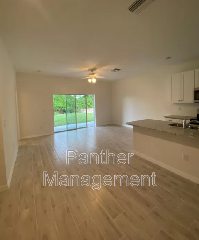 Building Photo - 1062 San Cristobal Ave