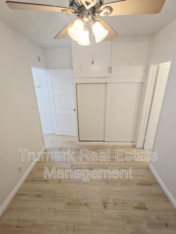 Building Photo - 526 Naranja Dr