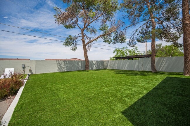 Building Photo - European-inspired Mid-Century Henderson Home!