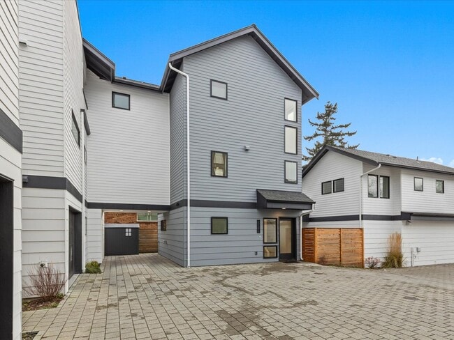 Building Photo - 3239 61st Ave SW