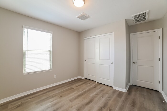 Building Photo - 8126 W Agora Ln