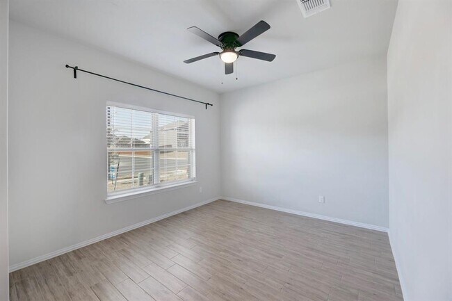 Building Photo - 301 Bright Star Ln
