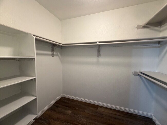 Building Photo - SINGLE-STORY HOME | GATED COMMUNITY | FLEXIBLE FURNISHING OPTIONS I 4 Bedroom Home with Private B...