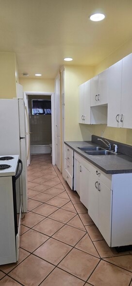Kitchen - 903 E Laird Ave