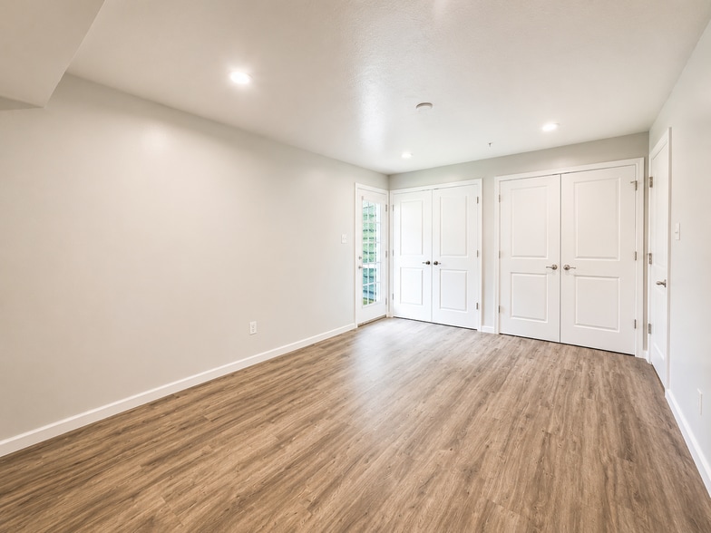 Building Photo - 1502 Pointe View Dr