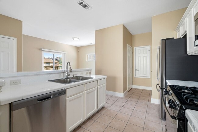 Building Photo - Agavae - MLK / 183 - Remodeled 3BD 2.5BA - Garage - Fenced Yard   - $1600