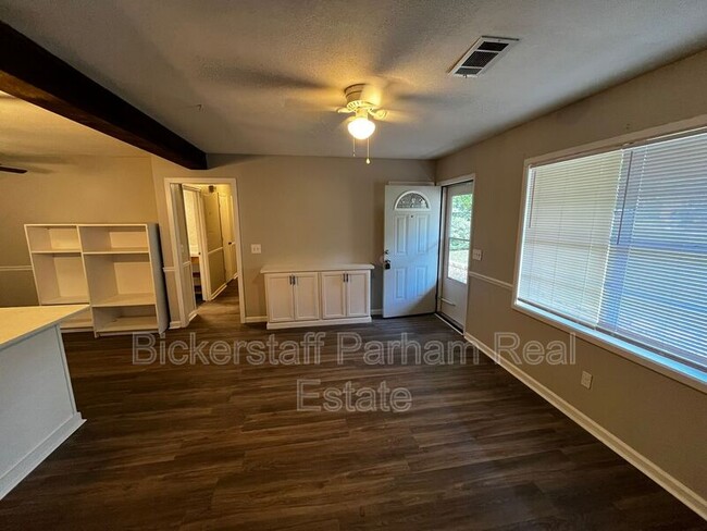 Building Photo - 5615 Buxton Dr