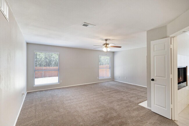 Building Photo - 4729 Woodhaven Ln