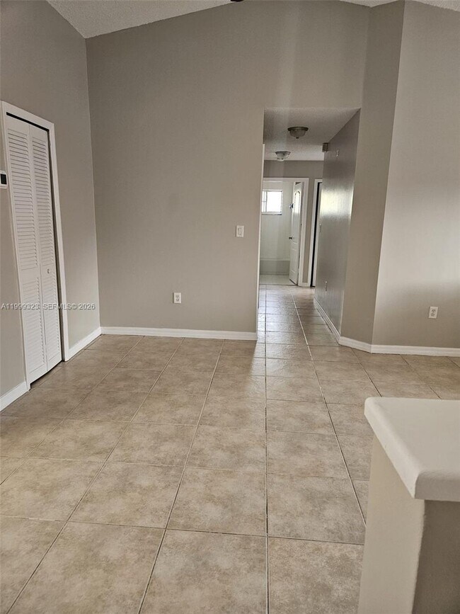 Building Photo - 2527 W 76th St