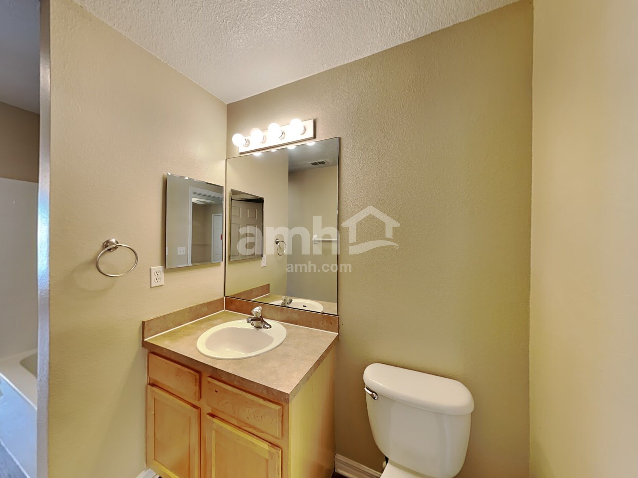 Building Photo - 1005 Sandhill St