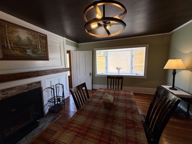 Building Photo - 337 ME-133