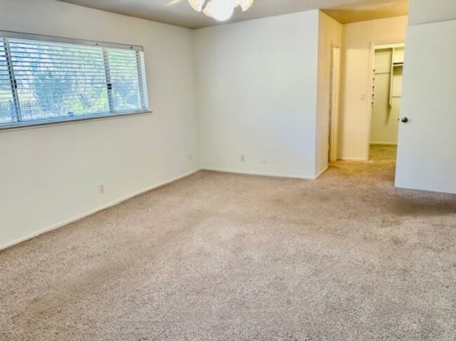 Building Photo - $3,300 Fowler & Shepherd, 4 Bed / 2.5 Bath...