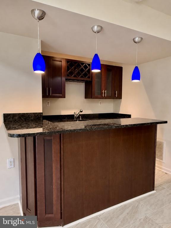 Building Photo - 43520 Lucketts Bridge Cir